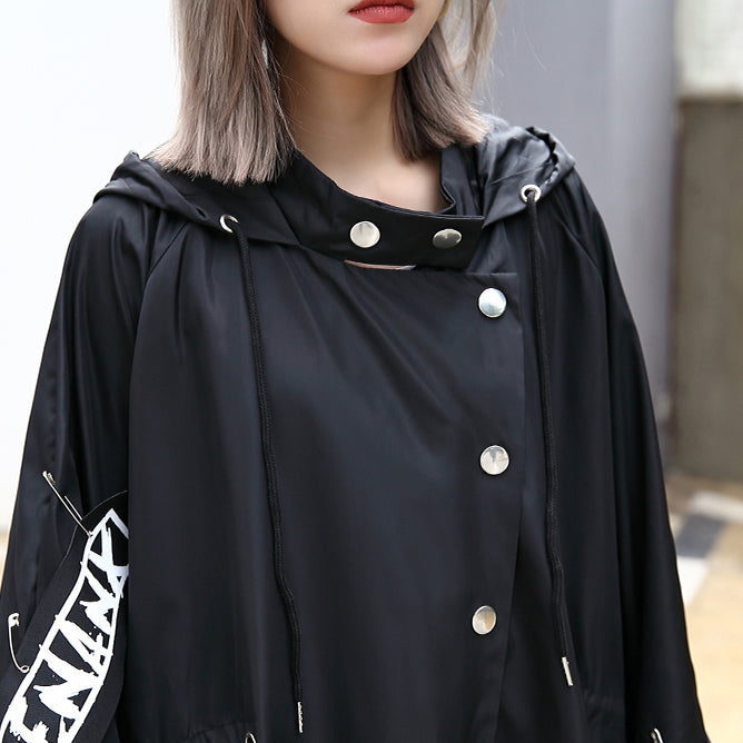 Drune | schwarzer Mantel oversize mit Kapuze Damen Batwing Ärmel asymmetrisches Design Mäntel