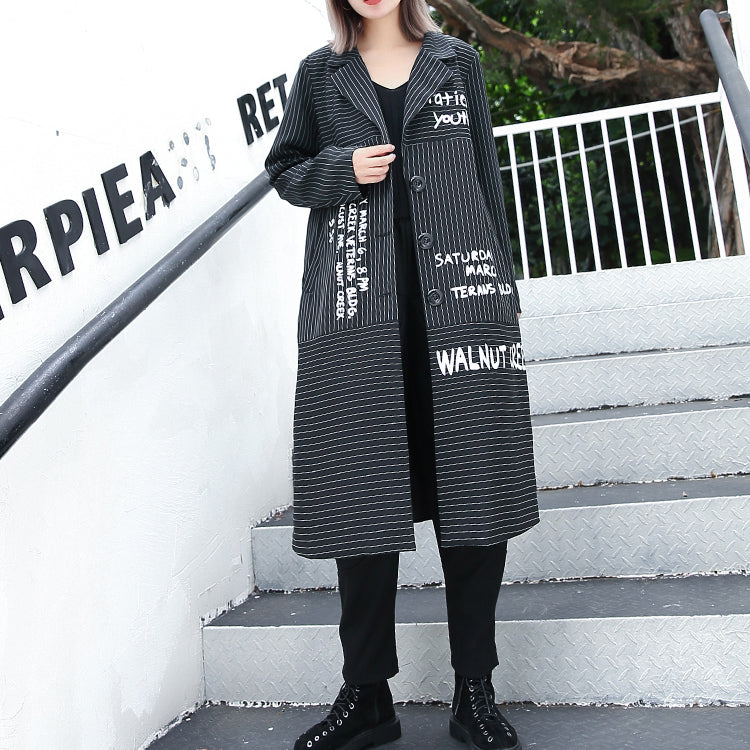 Drune | schwarzer gestreifter Mantel Plus-Size Reversdruck Mantel Elegante weite Mäntel
