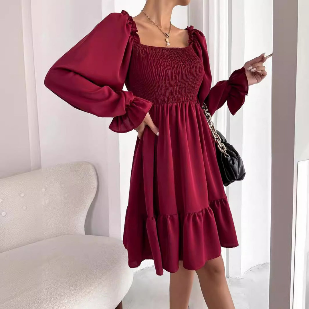Drune | Paralleles Krepp genähtes Kleid mit Rüschensaum