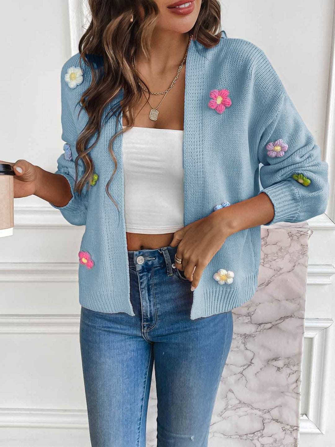Drune | Strickcardigan mit Blütendetails Offene Vorderseite Feminin und Stylisch