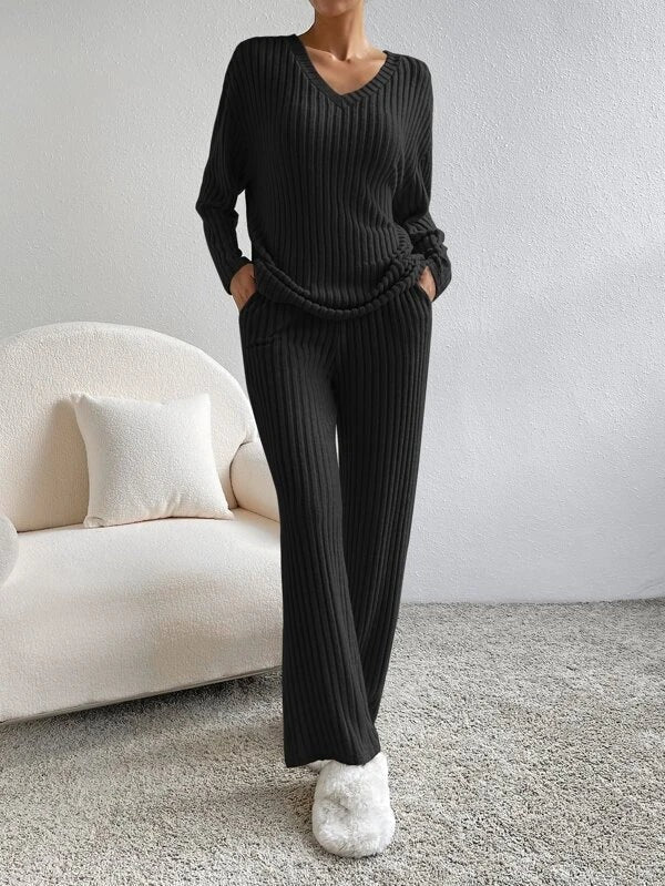 Gestrickte Hose und Pullover für Damen