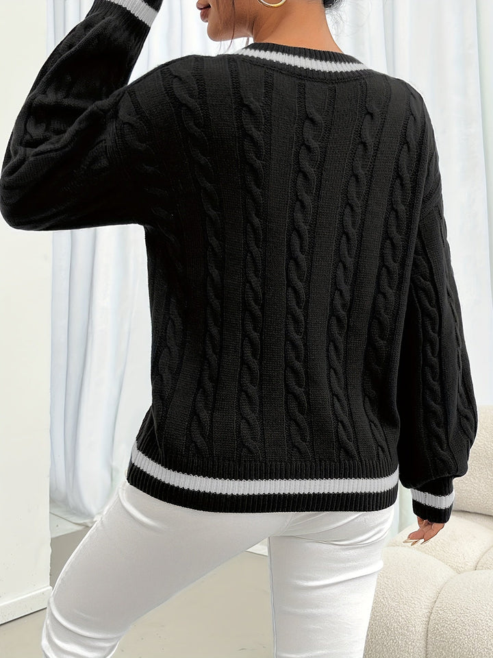 Drune | Kabelstrickpullover mit zarten Details