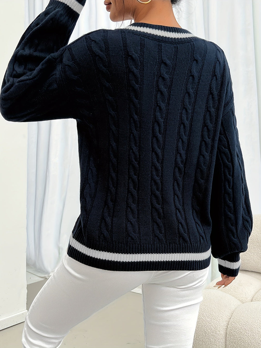 Drune | Kabelstrickpullover mit zarten Details
