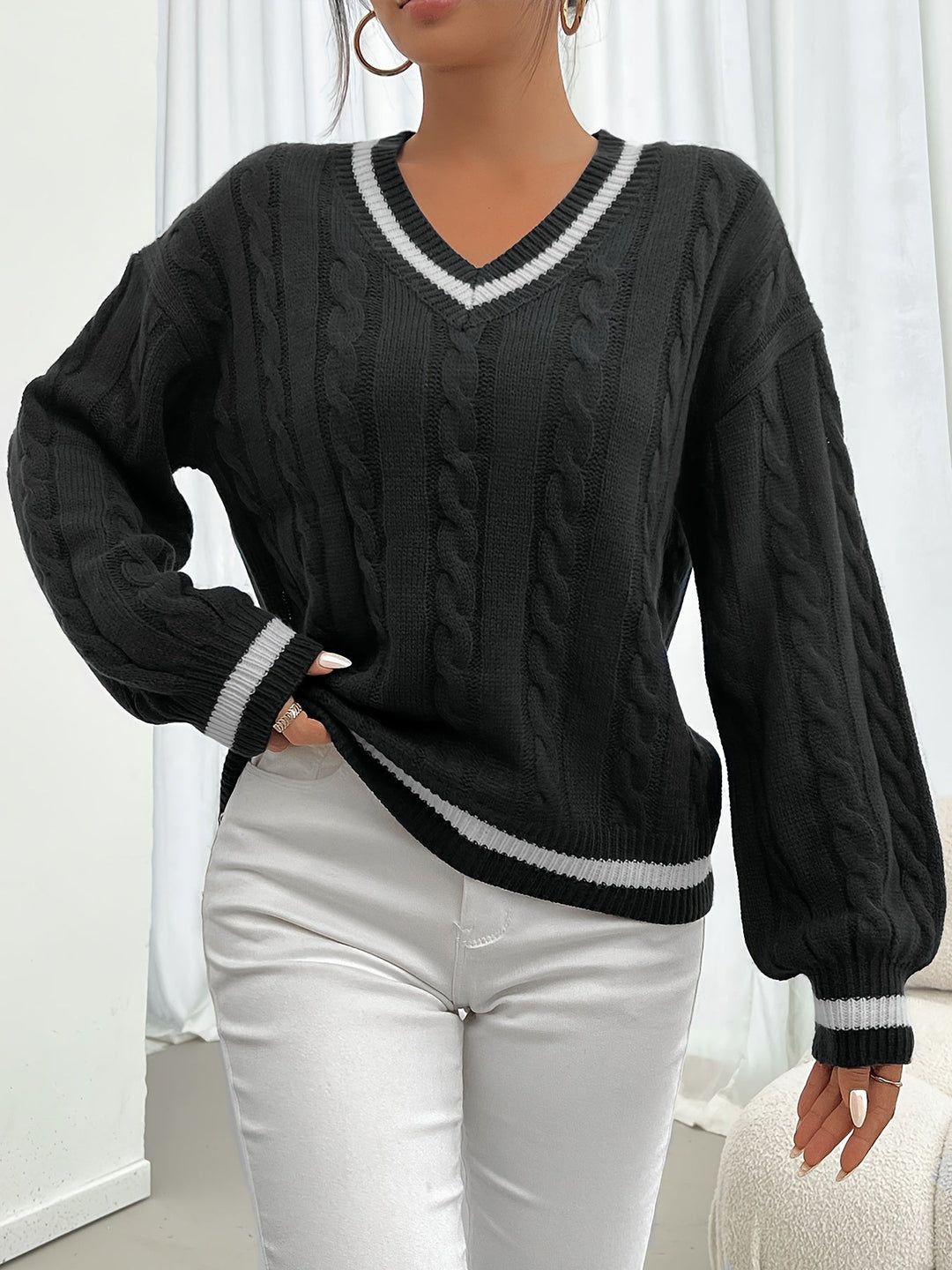 Drune | Kabelstrickpullover mit zarten Details