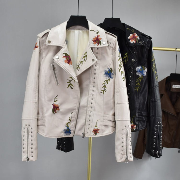 Drune | Damen-Lederjacke mit Nieten-Akzent und Blumenmuster