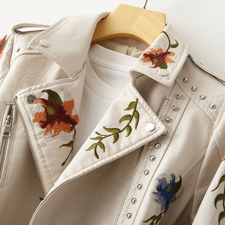 Drune | Damen-Lederjacke mit Nieten-Akzent und Blumenmuster