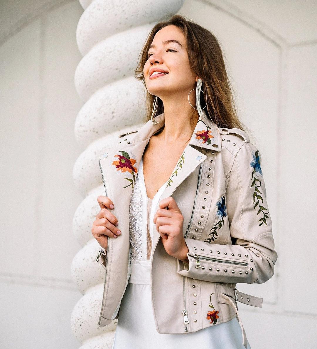 Drune | Damen-Lederjacke mit Nieten-Akzent und Blumenmuster