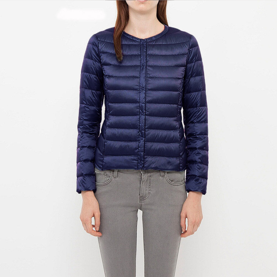 Drune | Elegance Essential" kragenlose kompakte Daunenjacke