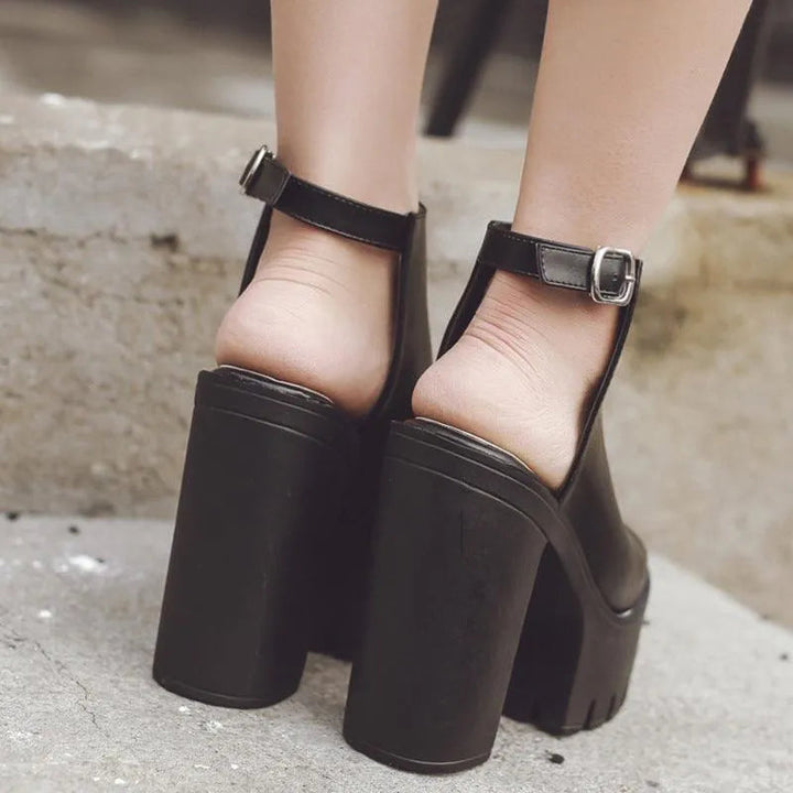Drune | Sandalen mit dickem Absatz