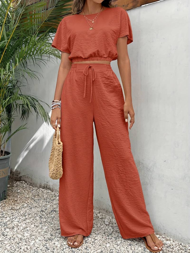 Drune | Chic Crop Top T-Shirt und Hochbundhose