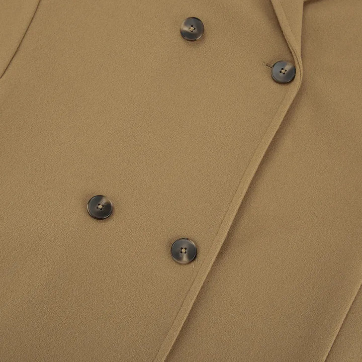 Drune | elegante braune Wolljacke mit doppelter Knopfreihe, halblang