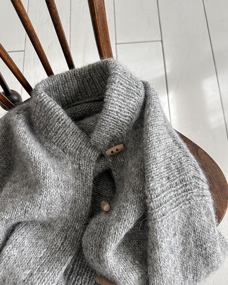 Drune | Graue Strickjacke mit Knöpfen