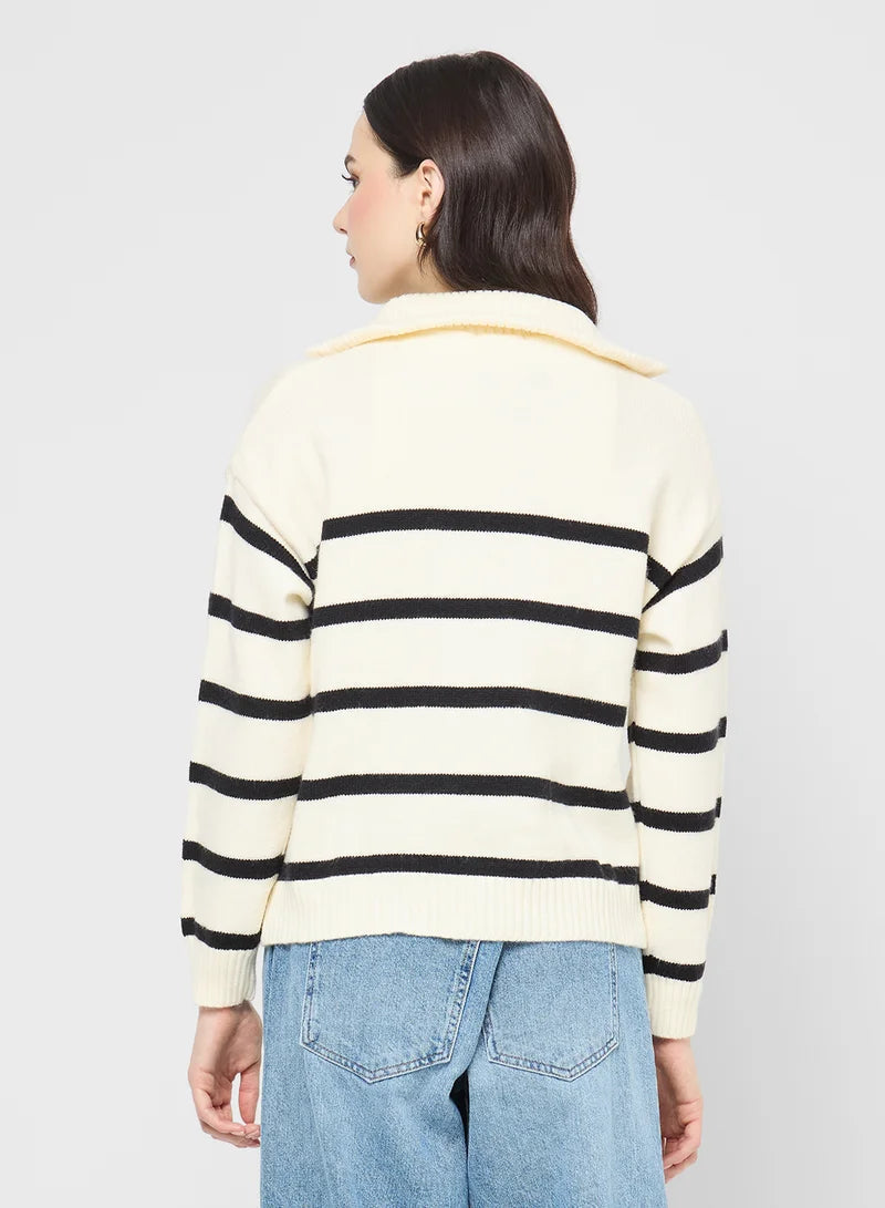 Drune | Gestreifter Statement-Pullover mit kräftigen Farbfeldern