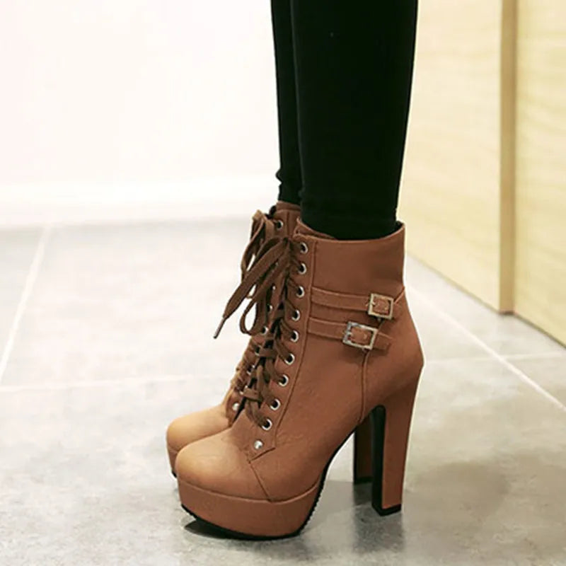 Drune | Schnürstiefel mit Gürtelschnalle