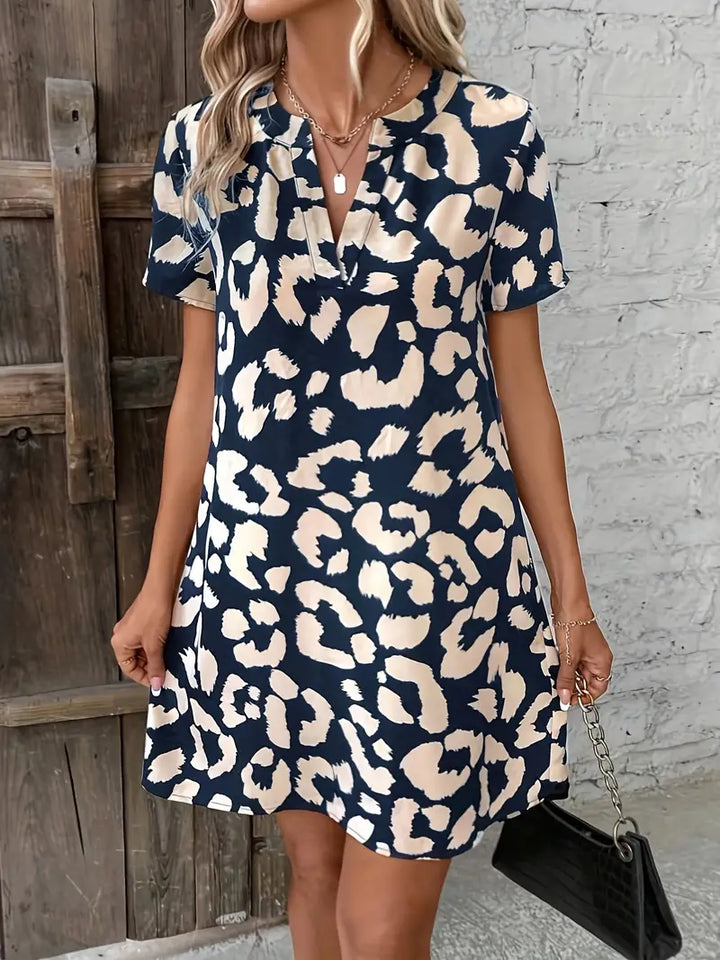 Drune | V-Ausschnitt-Kleid für den femininen Stil
