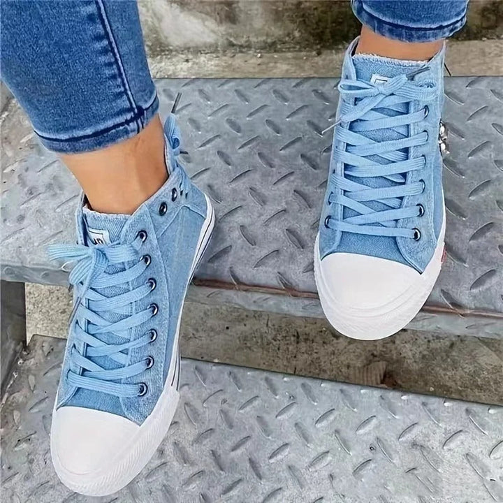 Drune | Urban Sneaker Look mit Jeans und Reißverschluss