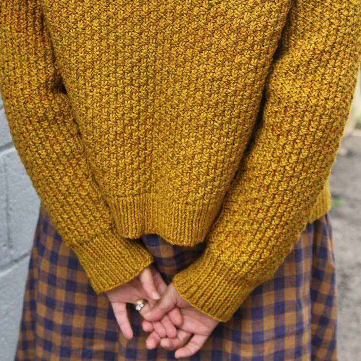 Drune | Einfacher gelber Pullover ohne Kragen
