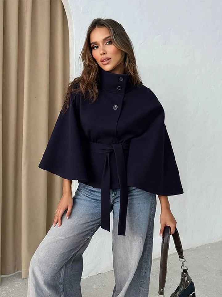Drune | Damen-Cape-Jacke – Woll-Mix – Hoher Kragen – Taillierter Waist – Ausgestellte Silhouette