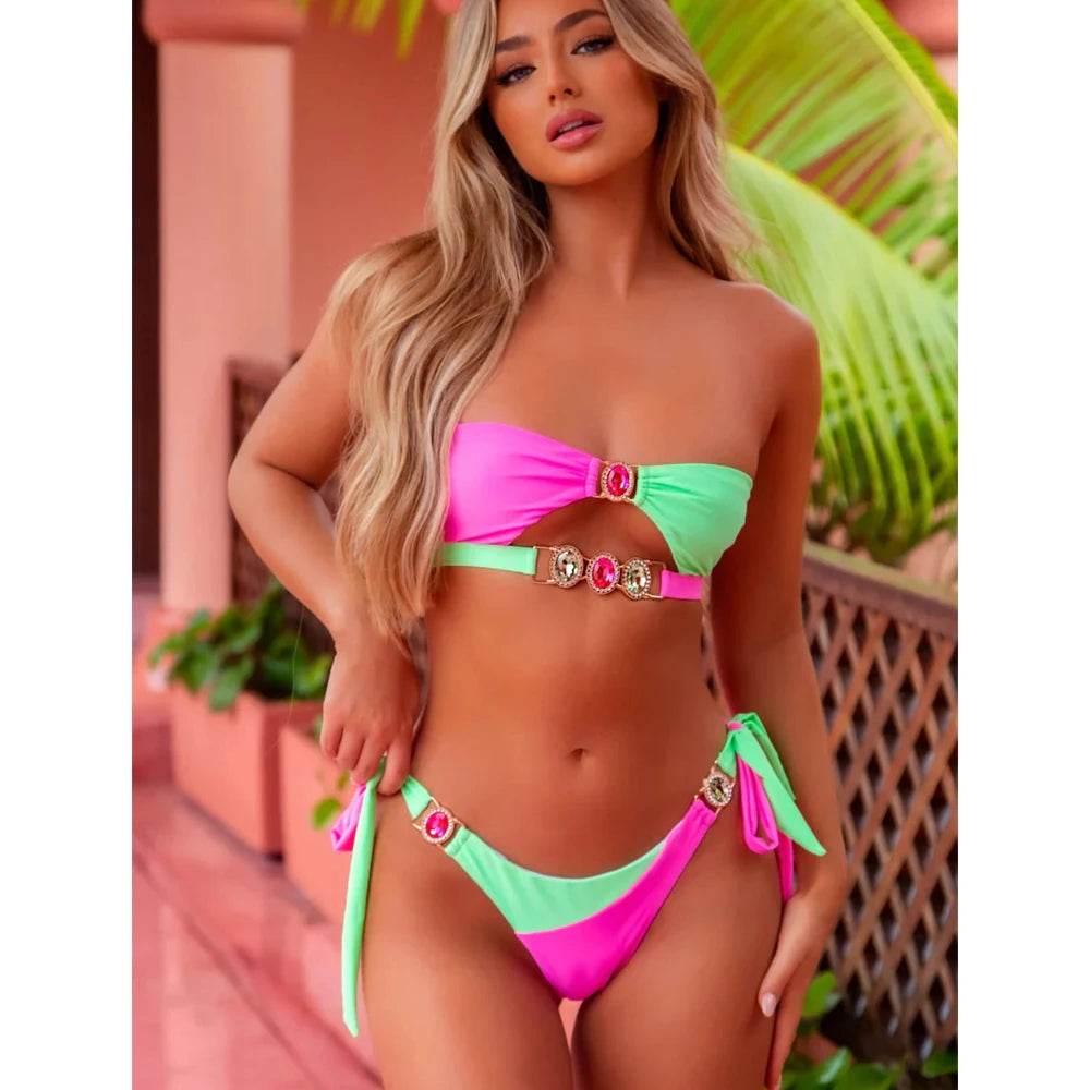 Drune Bikini mit weißem Kristallhalsband von ByVera