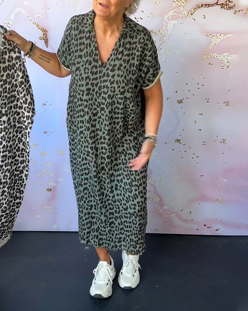 Drune | Kurzärmliges Kleid mit Leopardenmuster und V-Ausschnitt