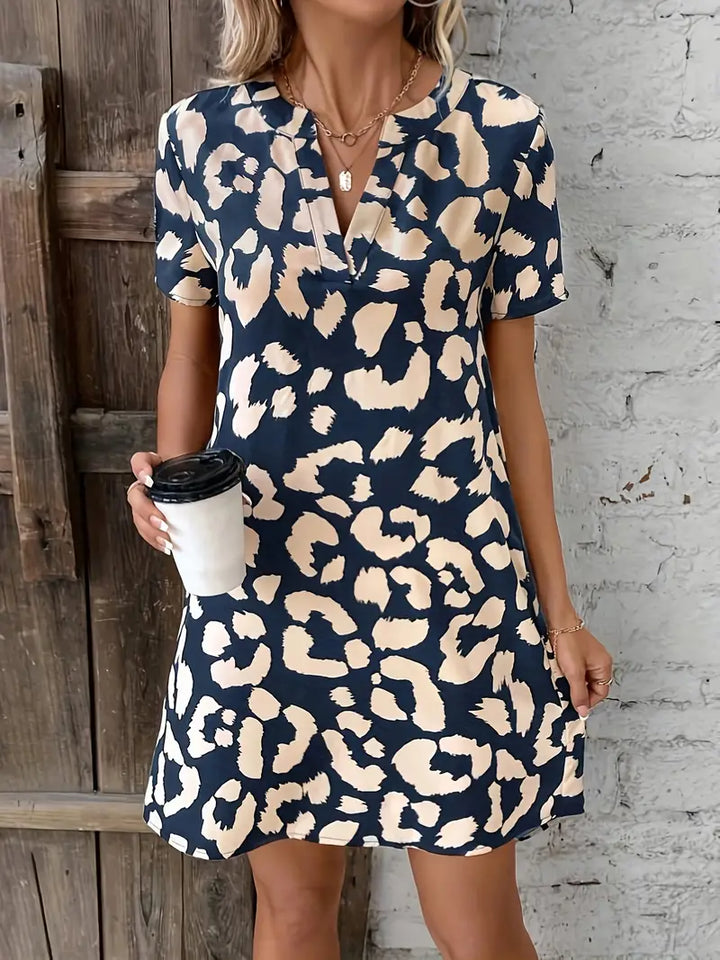 Drune | V-Ausschnitt-Kleid für den femininen Stil