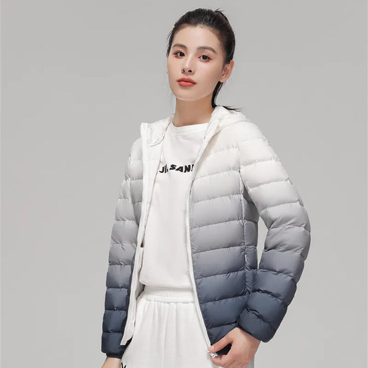 Drune | Leichte Daunenjacke mit farbverlaufender Kapuze