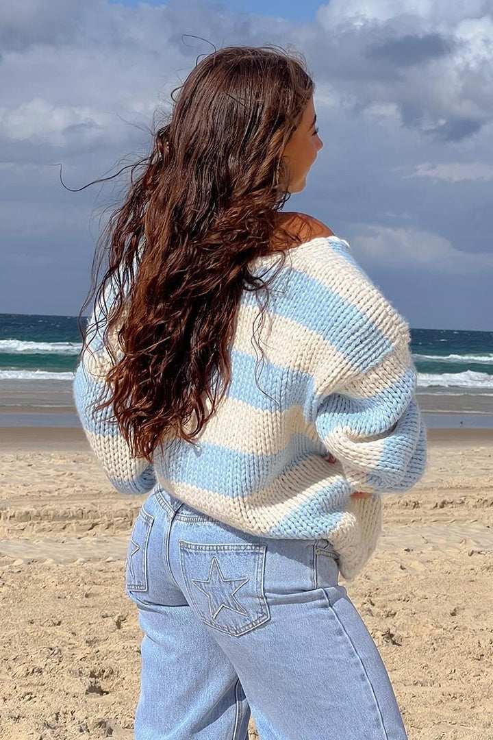Drune | gestrickter Pullover mit schulterfreiem Streifenmuster