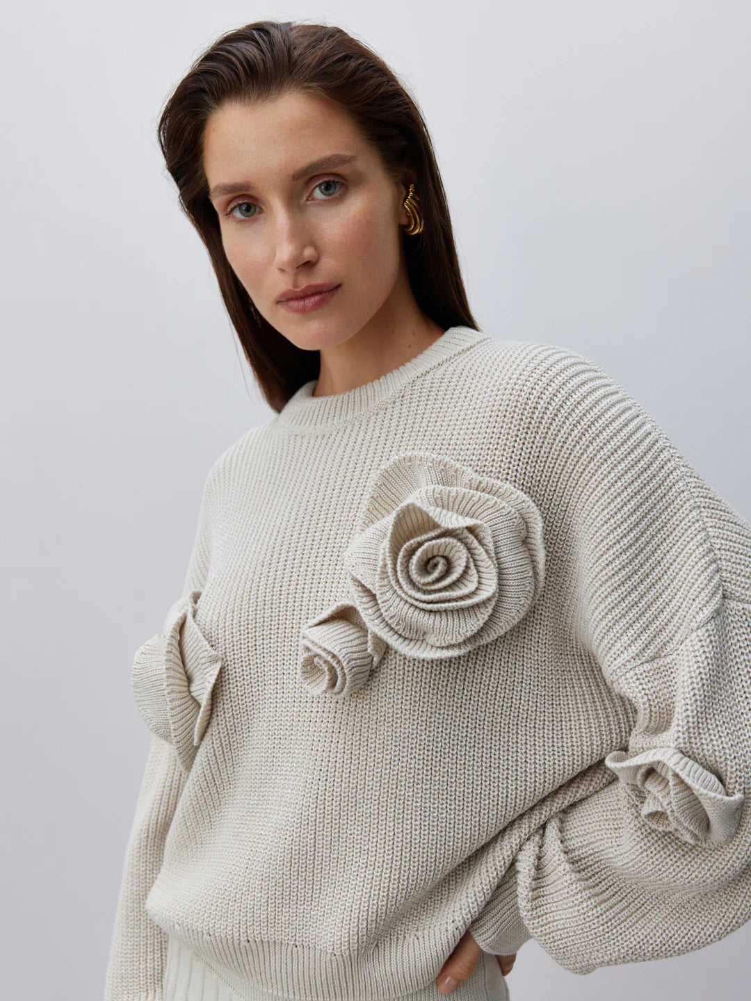 Drune | Cozy 3D rose knit sweater with a relaxed fit