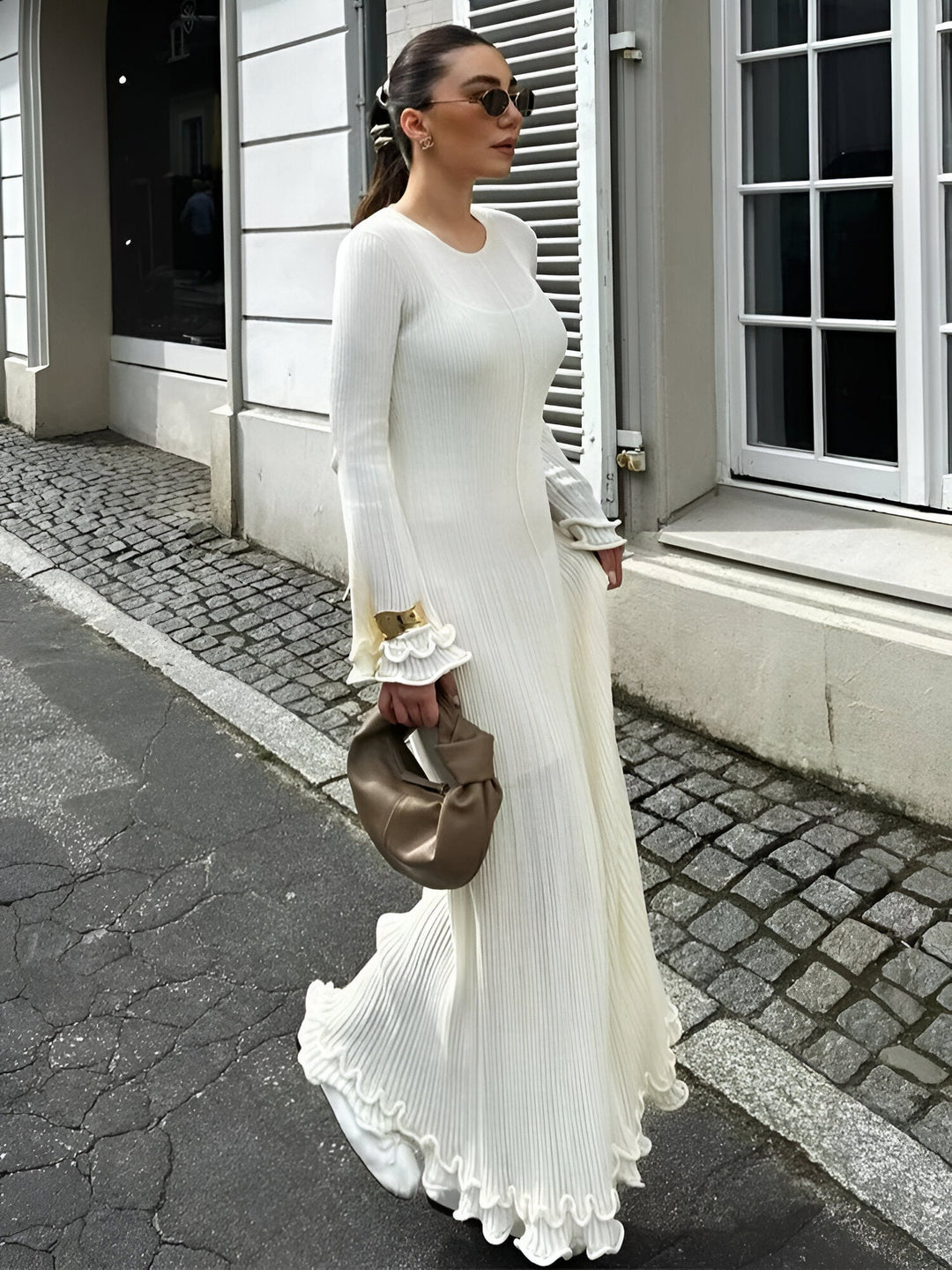 Drune | Elegantes Weißes Strickkleid mit Volant-Saum