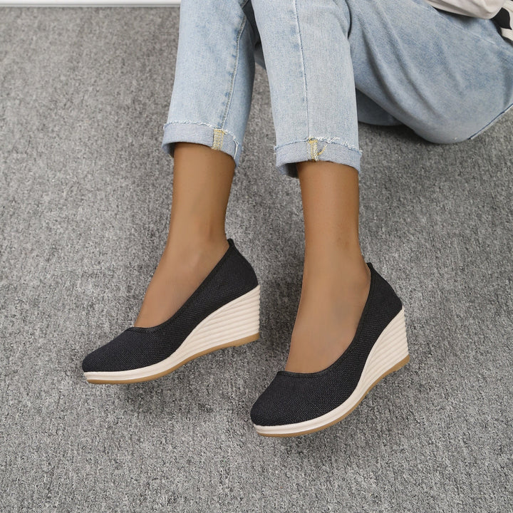 Drune | Atmungsaktive Slipper Mit Keilabsatz Schuhen