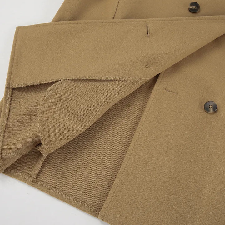 Drune | elegante braune Wolljacke mit doppelter Knopfreihe, halblang