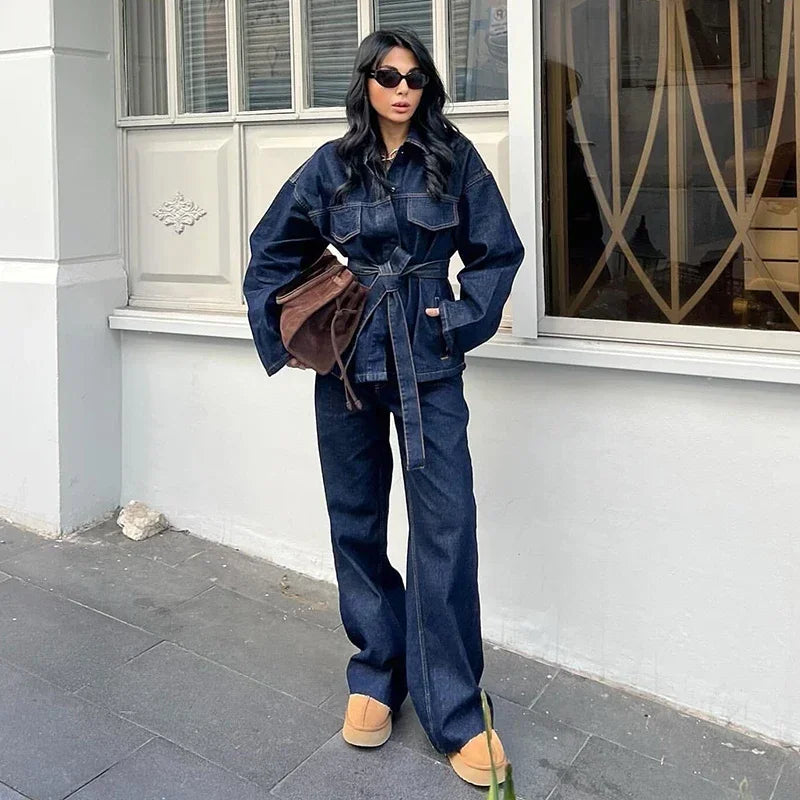 Drune | Ensemble mit taillierter Jacke und Jeanshose für Damen