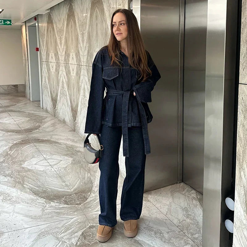 Drune | Ensemble mit taillierter Jacke und Jeanshose für Damen