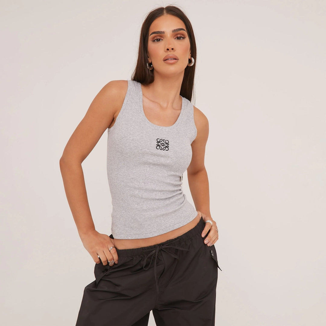 Drune | Geripptes Tanktop mit zarter Stickerei