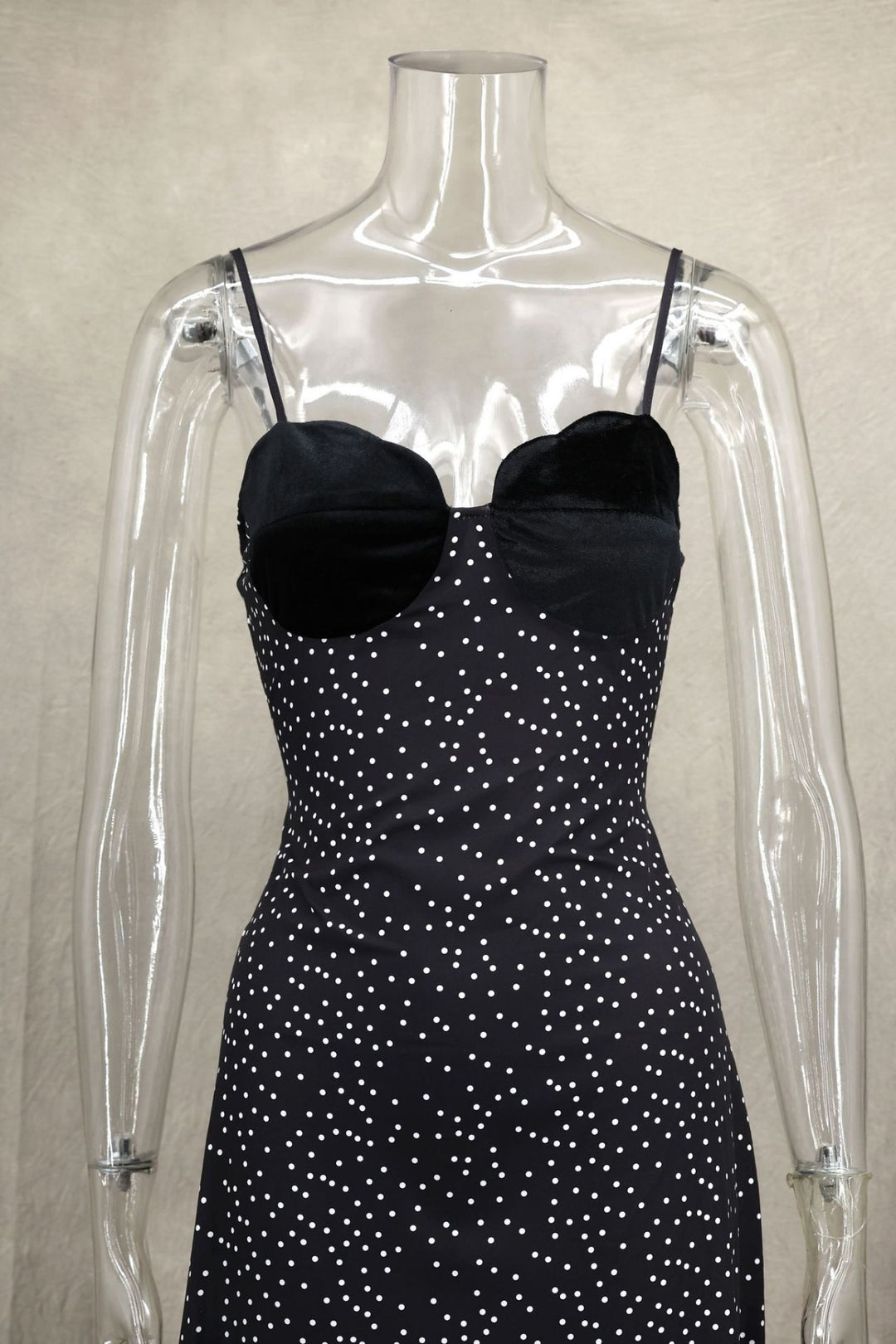 Drune | Kontrastfarbenes Kleid mit Polka-Dot-Print