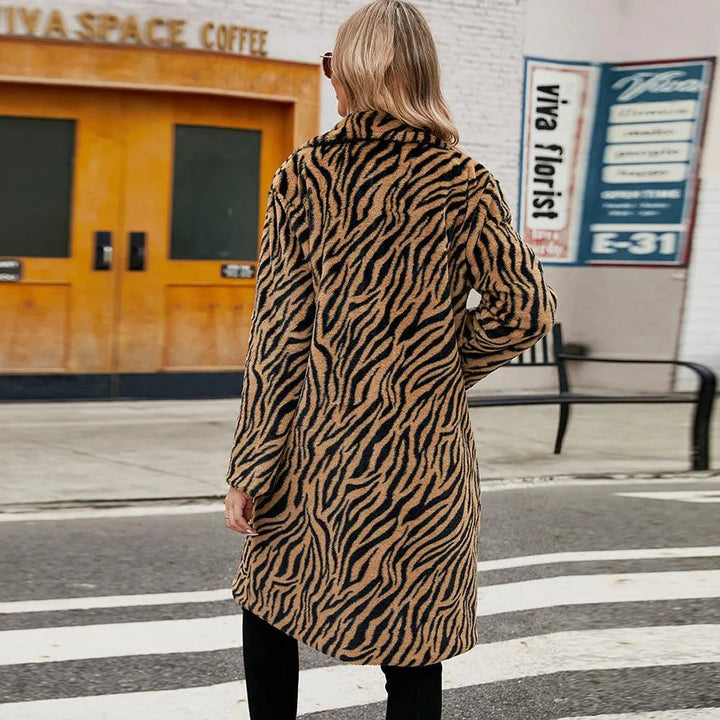 Drune | Langer Plüschmantel mit Zebra-Muster