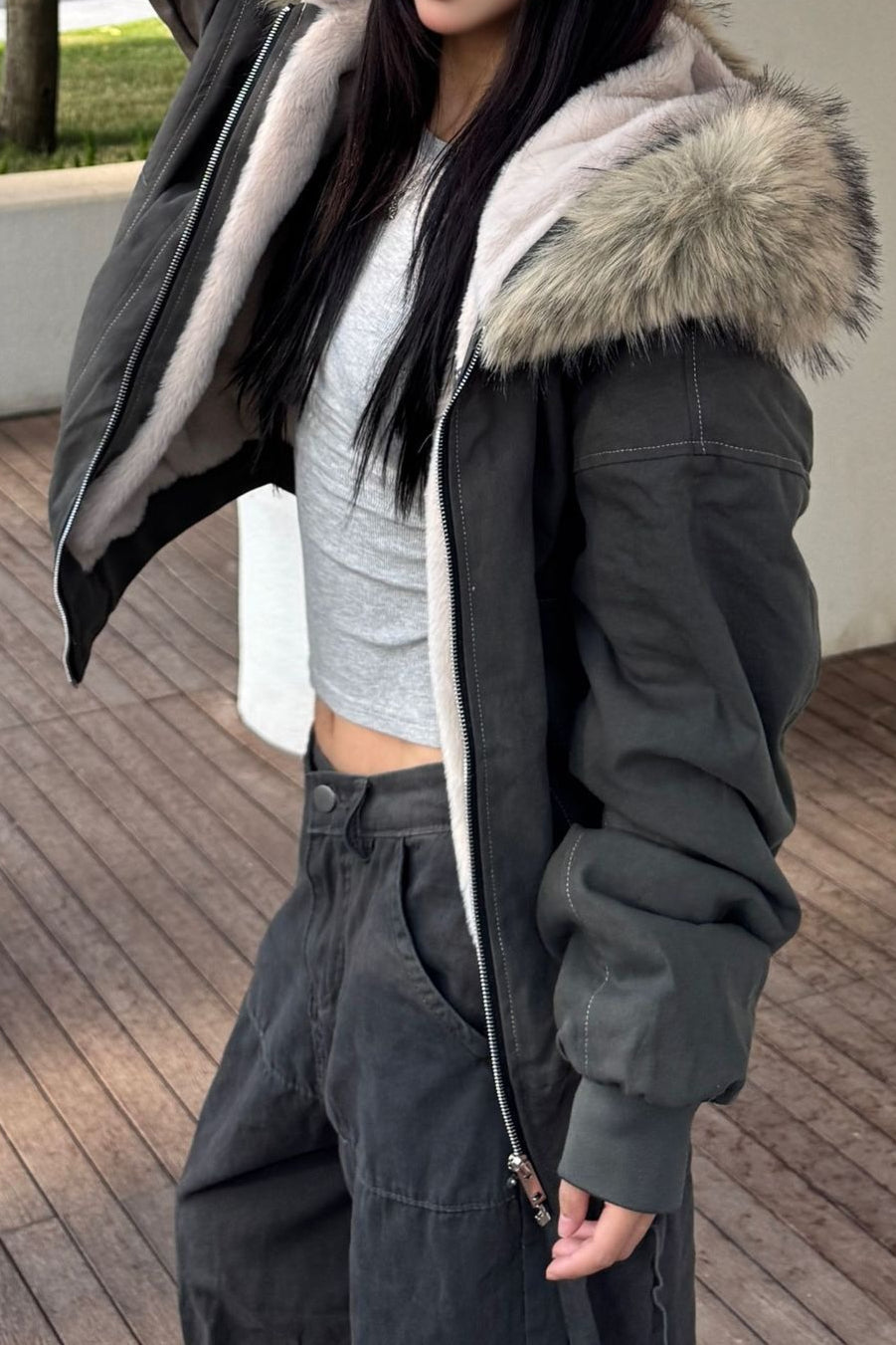 Drune | Kurze Puffer Jacke mit Fellkragen