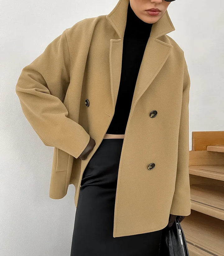 Drune | elegante braune Wolljacke mit doppelter Knopfreihe, halblang