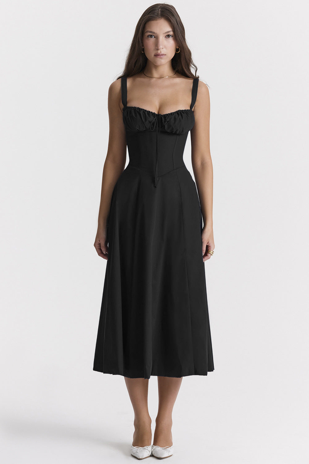 Drune geschnittenes Trägerkleid für Damen mit französischem Flair und verführerischem Hüftschlitz"