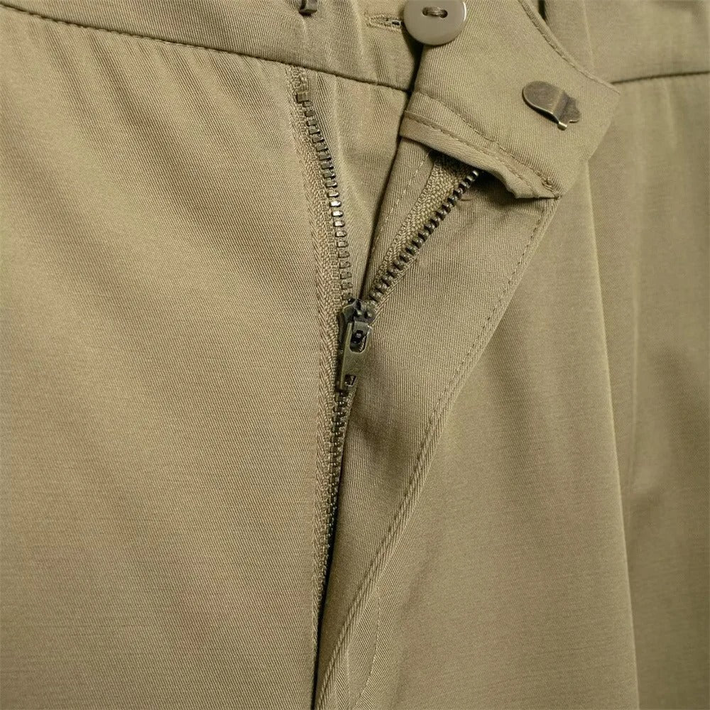 Drune | Cargo-Jacke mit verstellbaren Trägern und Taschenakzenten