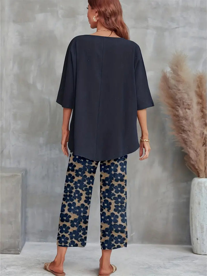 Drune | Solid T-Shirt mit Breiten Beinen und Rundem Halsauschnitt mit Blumenmotiv