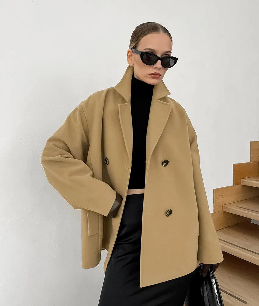 Drune | elegante braune Wolljacke mit doppelter Knopfreihe, halblang