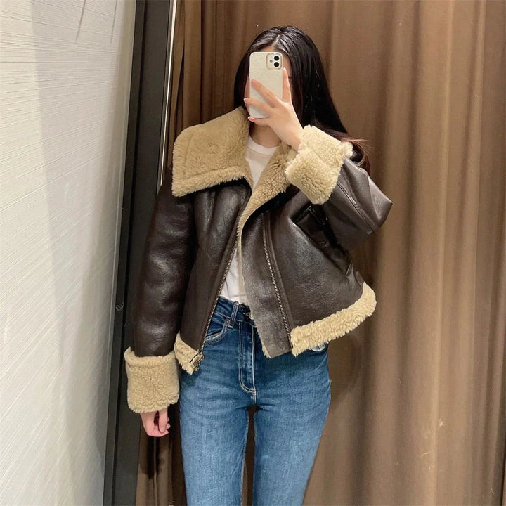 Drune | Aviator Jacke - braunes PU-Leder mit Schafen Trim - gemütlicher Winterstil