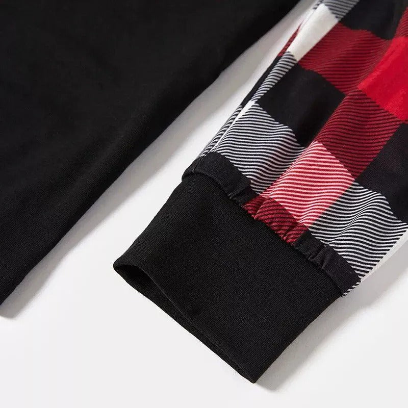 Drune | Weihnachtsfamilien-Matching-Pyjamas - Rotes und graues karierter Pjs-Set mit "Wir sind Familie Weihnachten" Druck