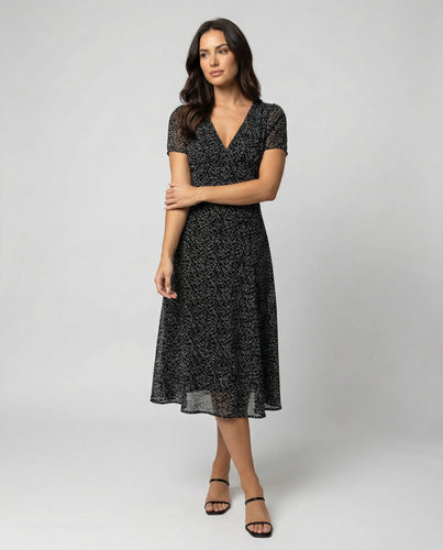 Drune - Elegantes Kleid mit V-Ausschnitt Schwingender Saum