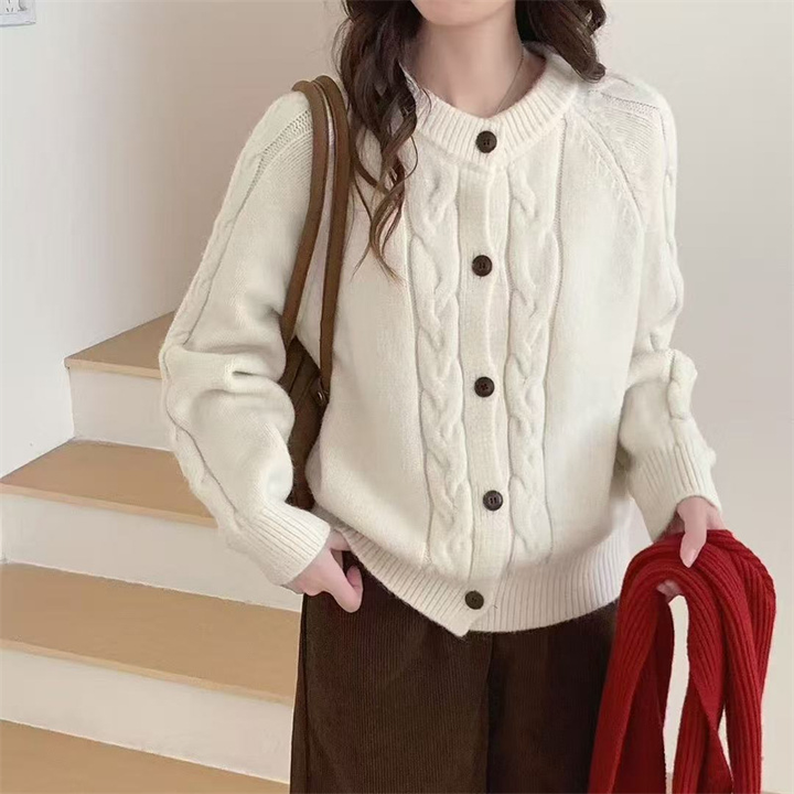 Drune | Kabelstrickjacke mit Knöpfen