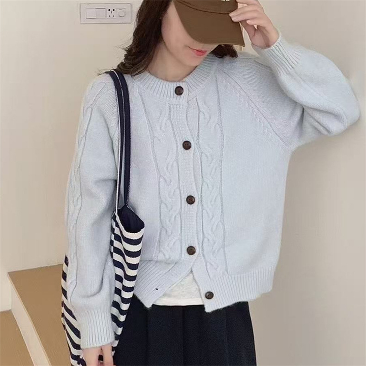 Drune | Kabelstrickjacke mit Knöpfen