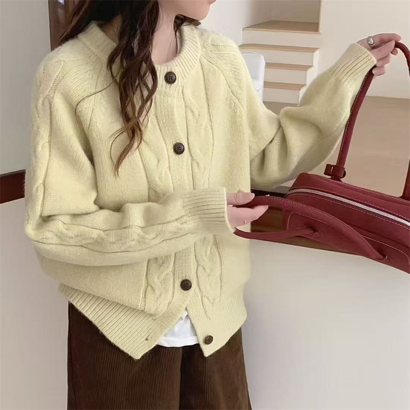 Drune | Kabelstrickjacke mit Knöpfen