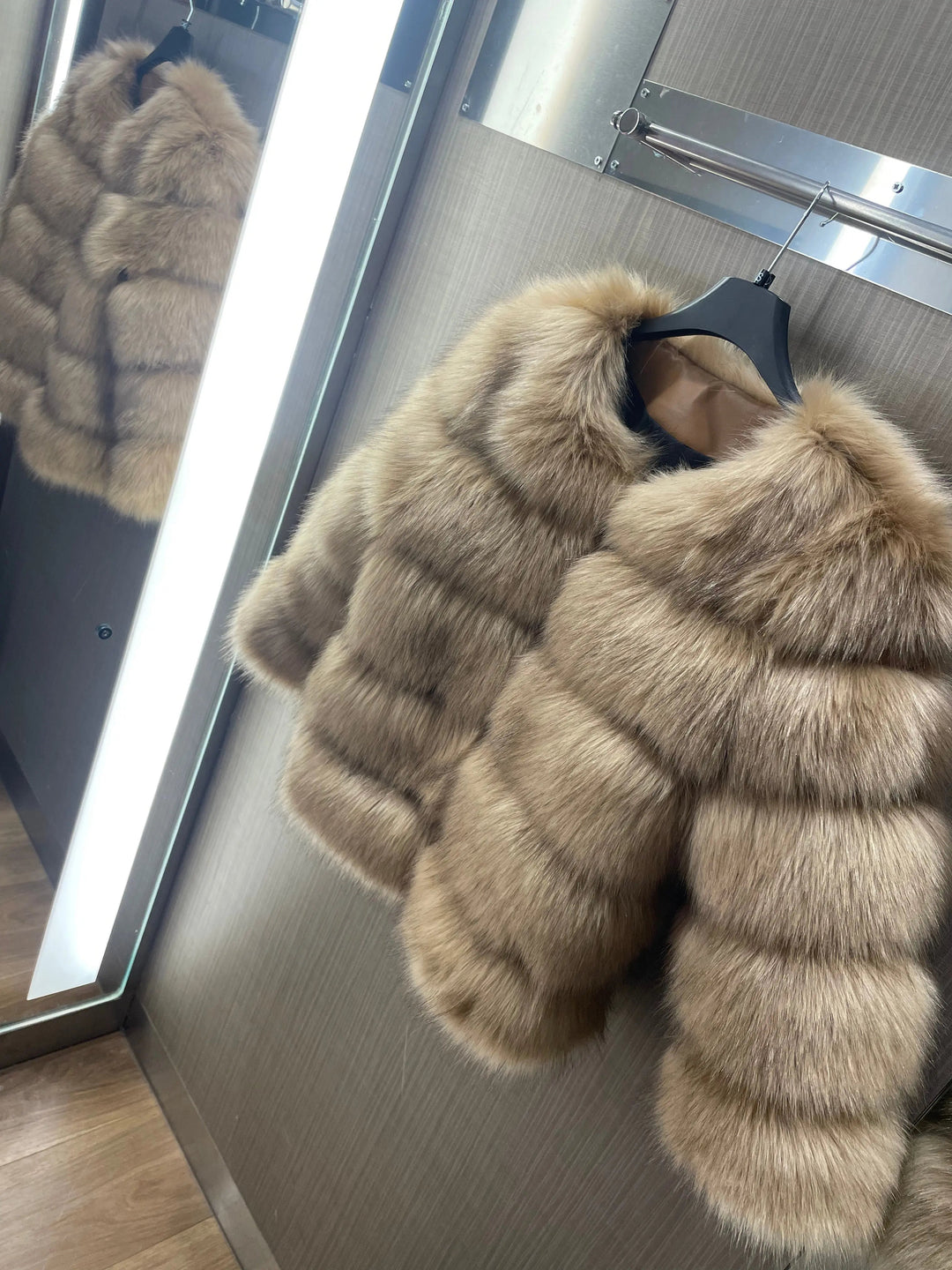 Drune | Hochwertige Kunstfell Jacke Edles Design für Eleganz und Komfort