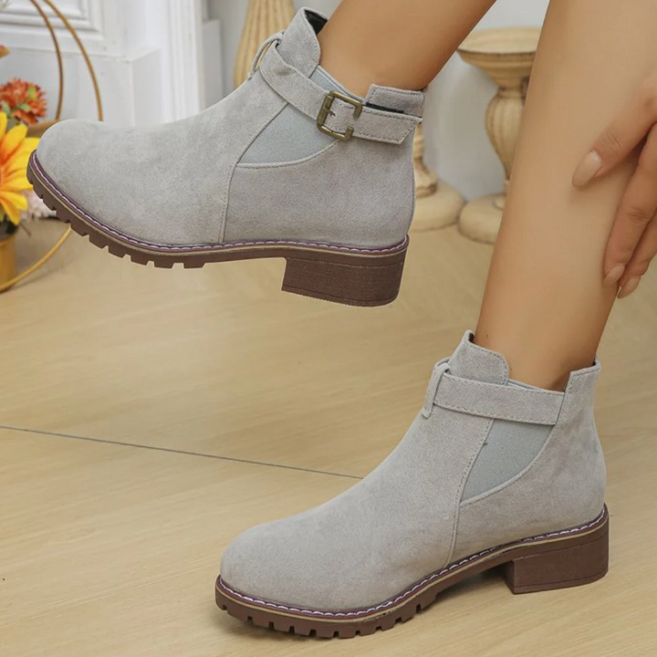Drune | Stiefeletten - Wildledertextur - Schnallenriemen - Elastisches Panel - Gummierte Sohle